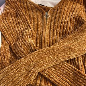 SO zip up long sleeved top